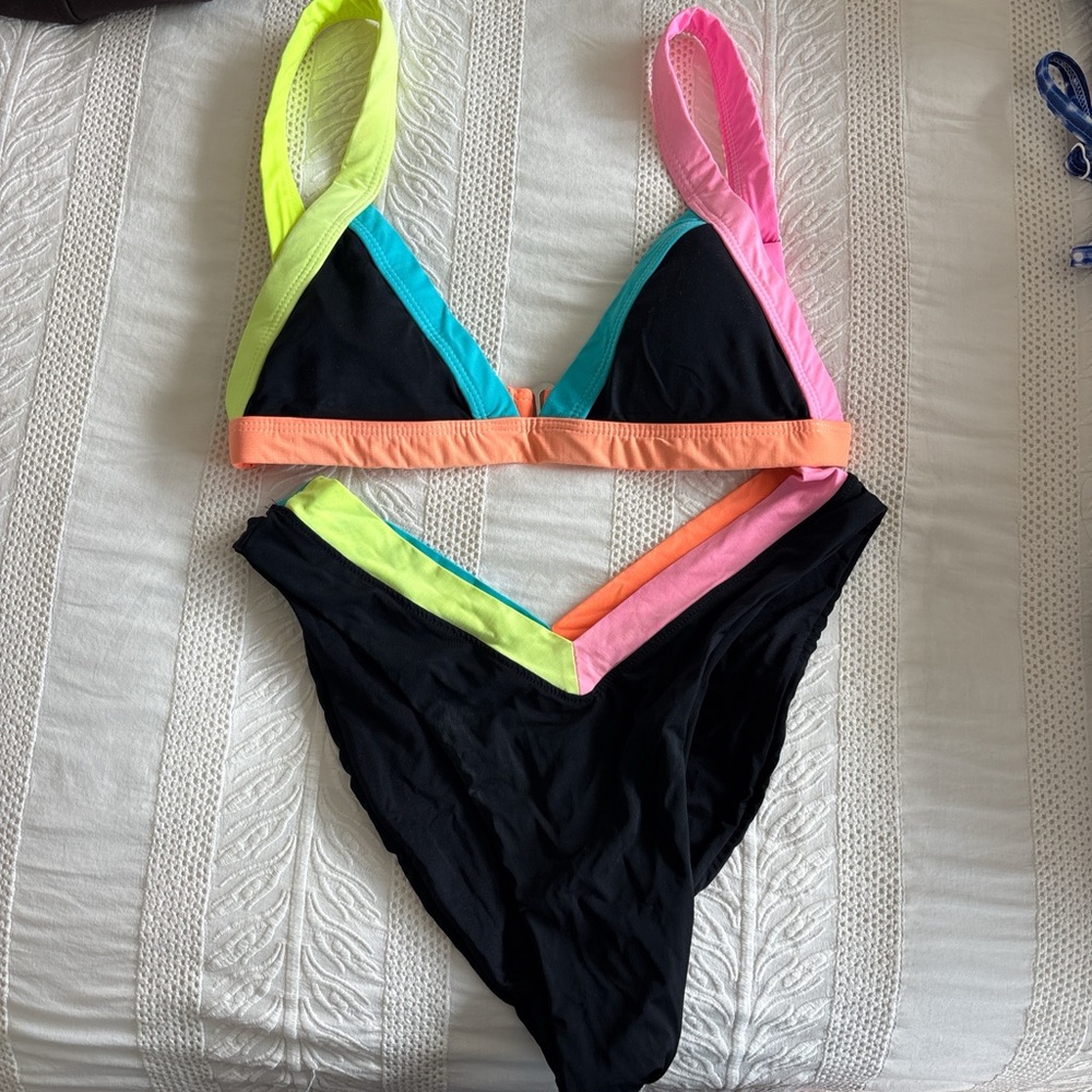 Triangl Bikini set both size small